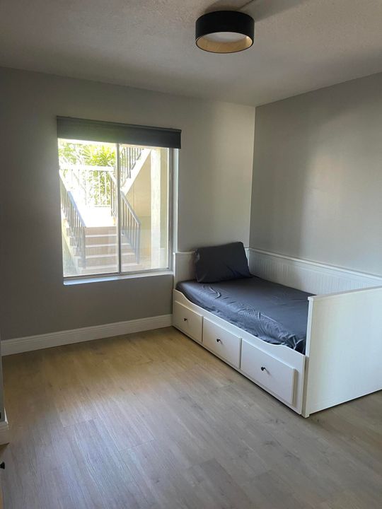 Active With Contract: $2,400 (2 beds, 2 baths, 1025 Square Feet)