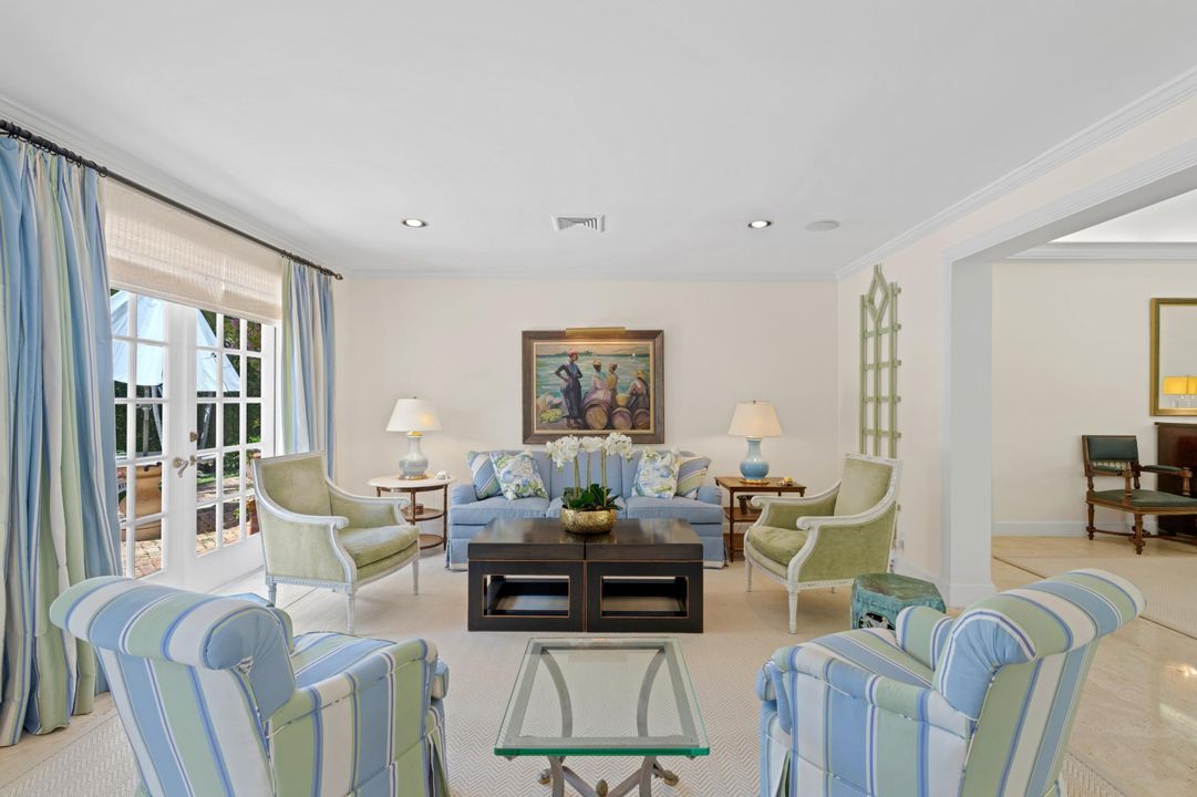 Active With Contract: $6,950,000 (5 beds, 4 baths, 3943 Square Feet)