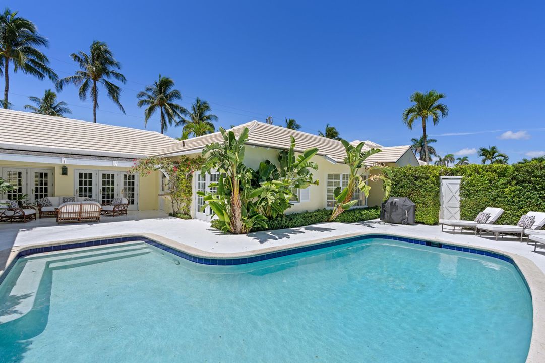 Active With Contract: $6,950,000 (5 beds, 4 baths, 3943 Square Feet)