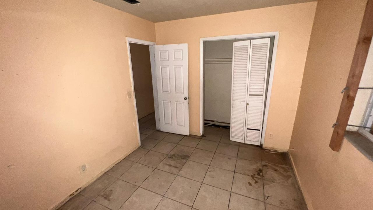 Active With Contract: $136,900 (2 beds, 1 baths, 616 Square Feet)