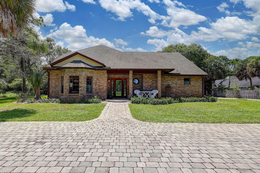 For Sale: $695,000 (3 beds, 2 baths, 2039 Square Feet)