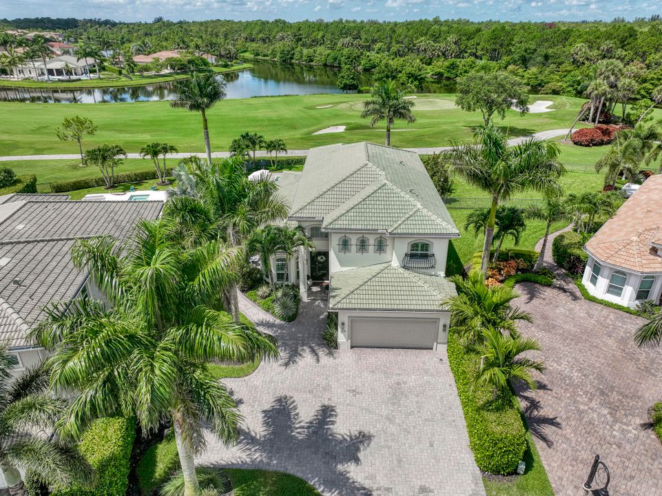 Recently Sold: $2,499,000 (4 beds, 4 baths, 3241 Square Feet)