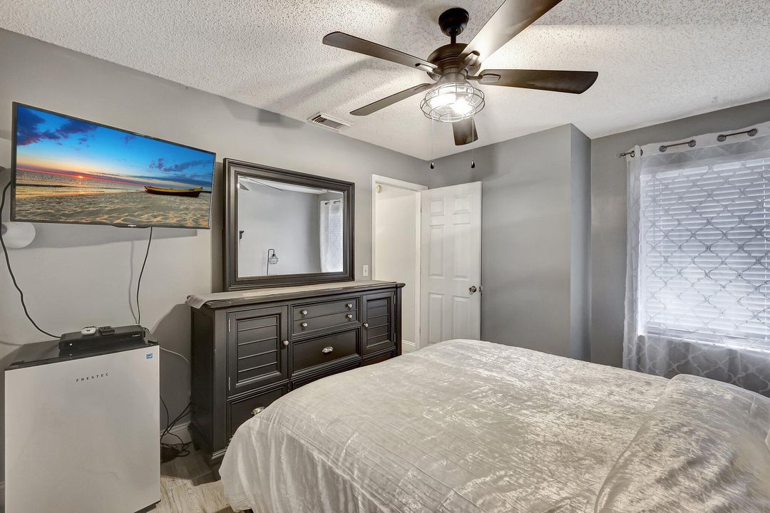 Active With Contract: $209,900 (2 beds, 2 baths, 1005 Square Feet)