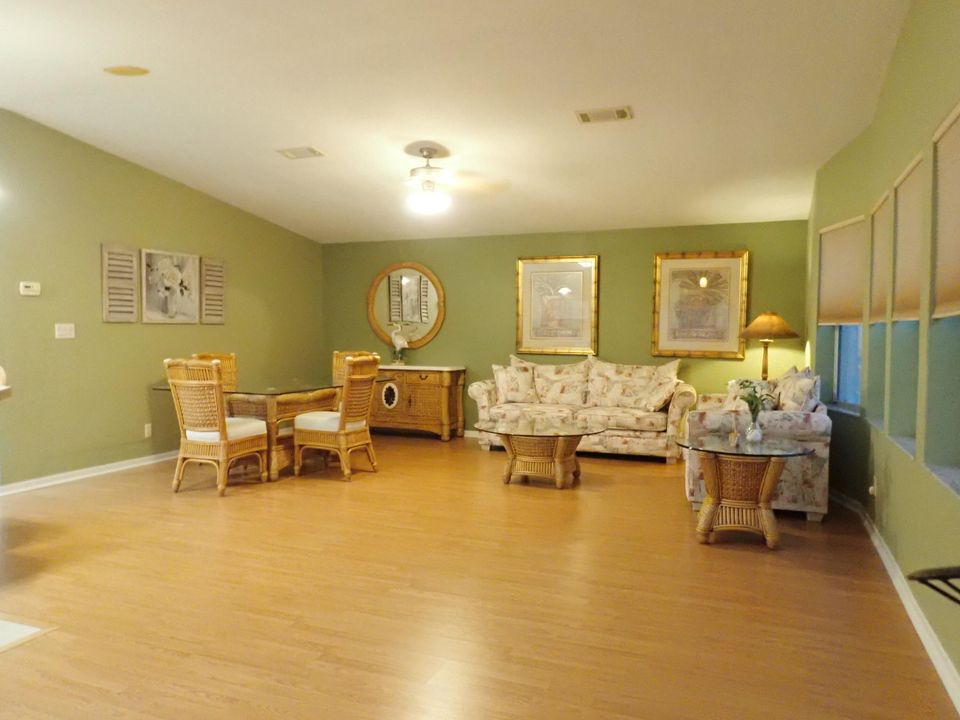 Active With Contract: $174,900 (2 beds, 2 baths, 1389 Square Feet)