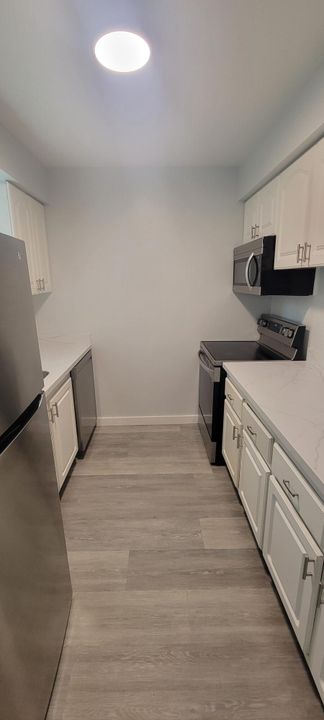 For Sale: $137,000 (1 beds, 1 baths, 660 Square Feet)