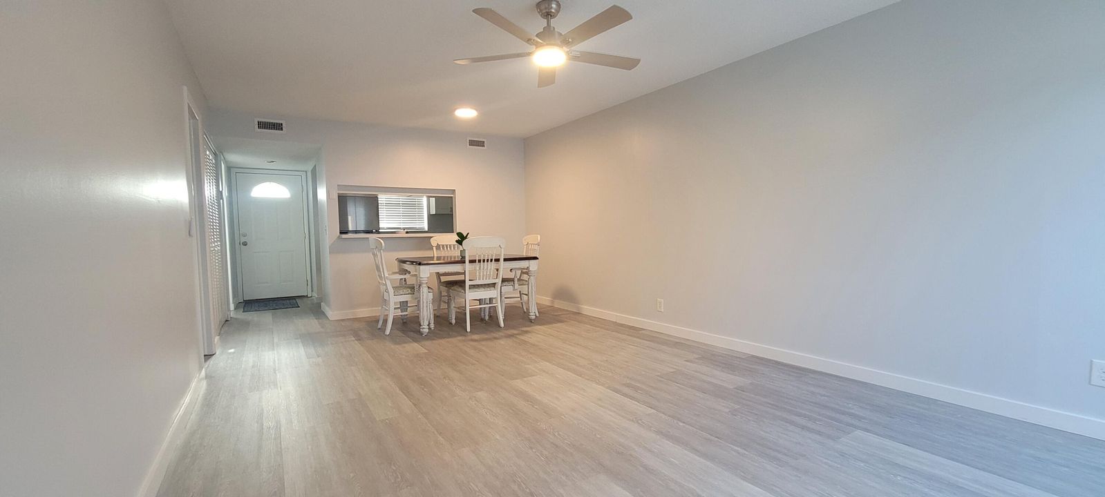 For Sale: $137,000 (1 beds, 1 baths, 660 Square Feet)