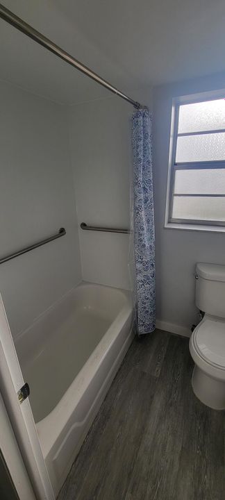 For Sale: $137,000 (1 beds, 1 baths, 660 Square Feet)