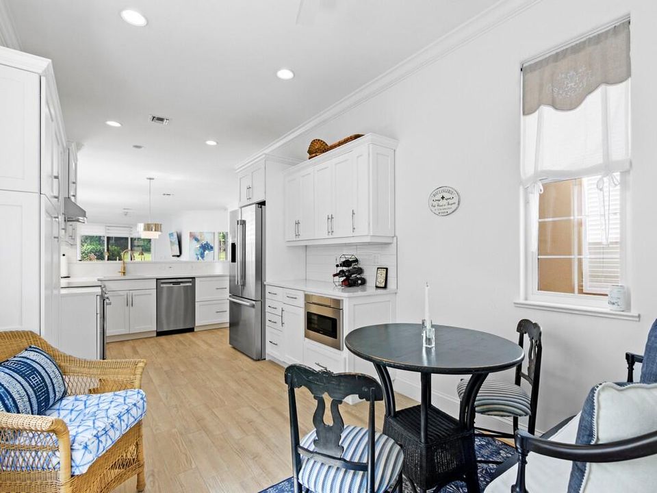 For Sale: $780,000 (2 beds, 2 baths, 1977 Square Feet)