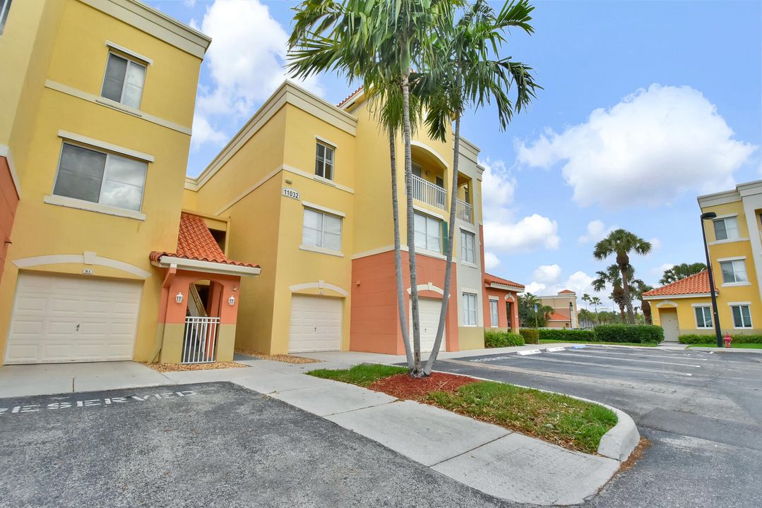 Active With Contract: $2,000 (1 beds, 1 baths, 846 Square Feet)