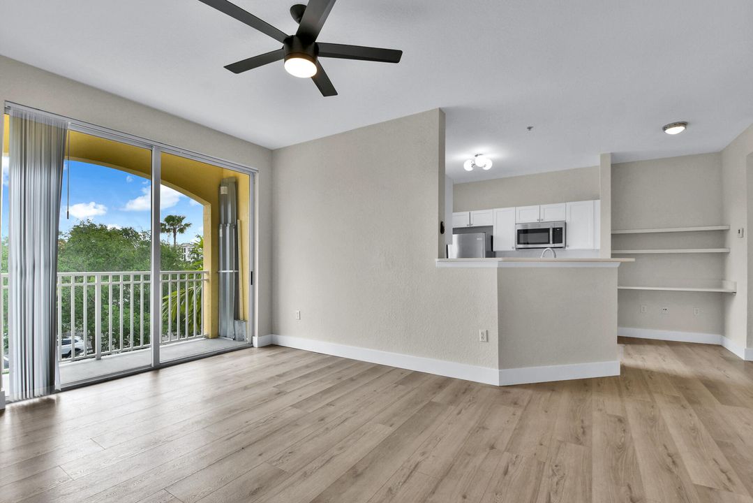 Active With Contract: $2,000 (1 beds, 1 baths, 846 Square Feet)