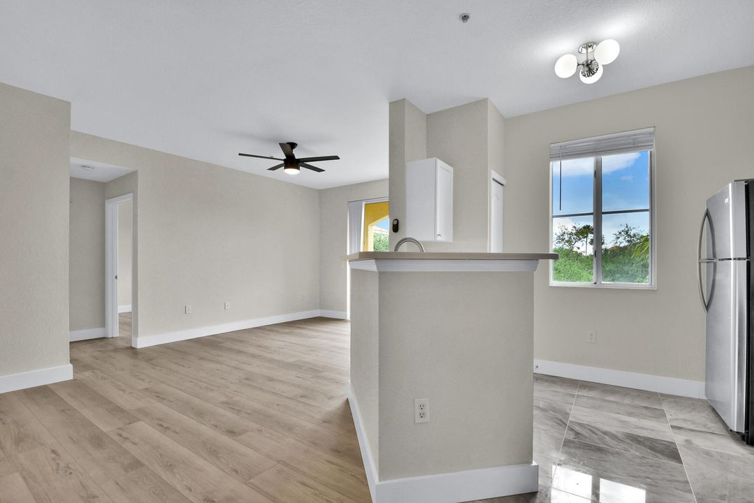 Active With Contract: $2,000 (1 beds, 1 baths, 846 Square Feet)