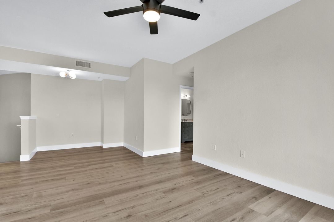 Active With Contract: $2,000 (1 beds, 1 baths, 846 Square Feet)