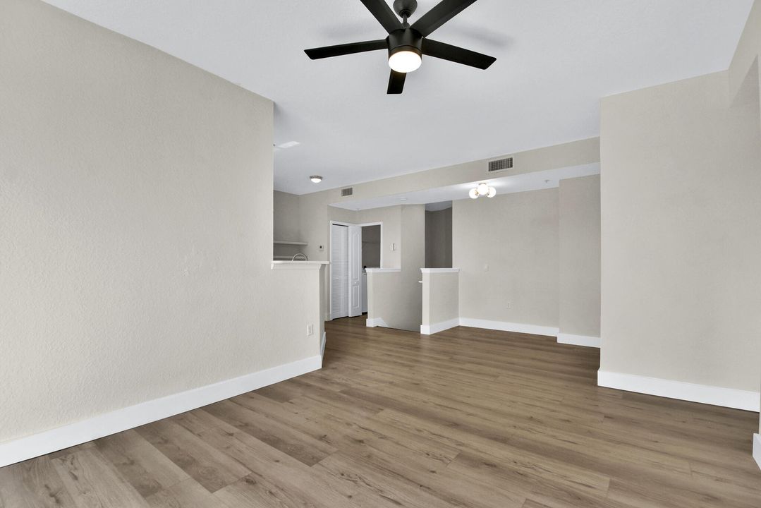 Active With Contract: $2,000 (1 beds, 1 baths, 846 Square Feet)