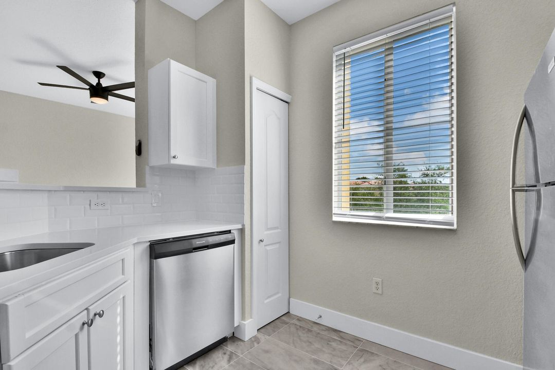 Active With Contract: $2,000 (1 beds, 1 baths, 846 Square Feet)