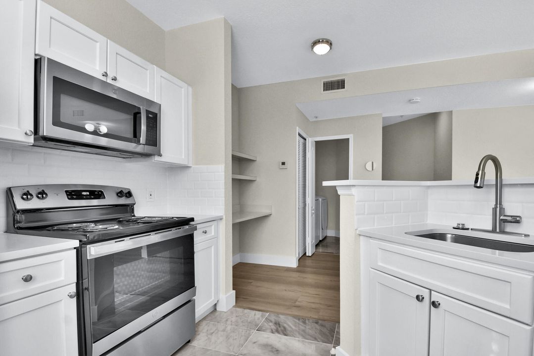 Active With Contract: $2,000 (1 beds, 1 baths, 846 Square Feet)