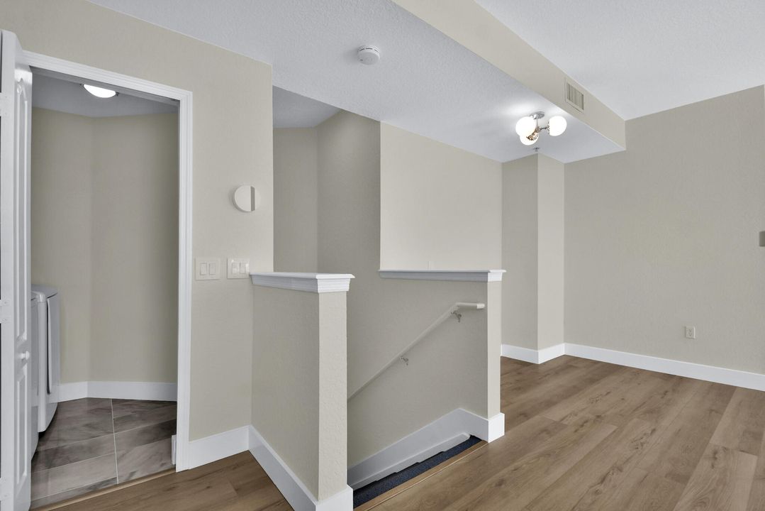 Active With Contract: $2,000 (1 beds, 1 baths, 846 Square Feet)