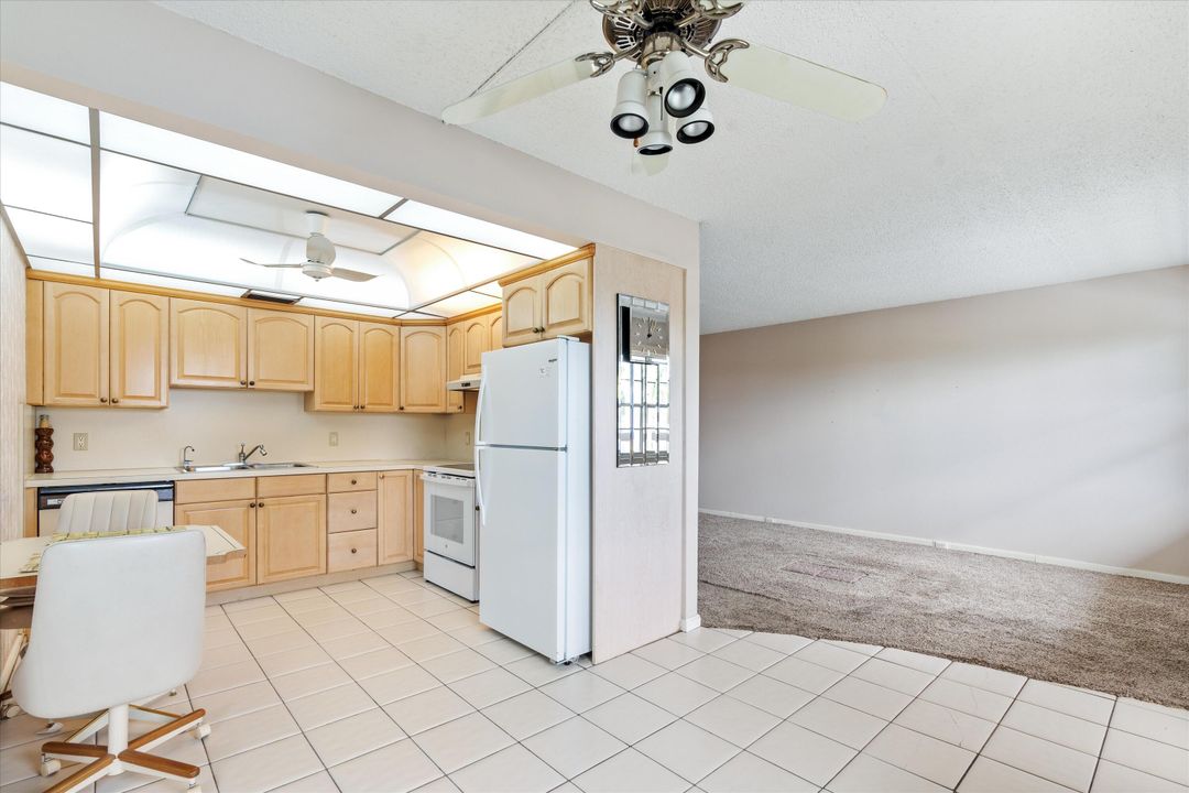 Active With Contract: $165,000 (2 beds, 2 baths, 896 Square Feet)