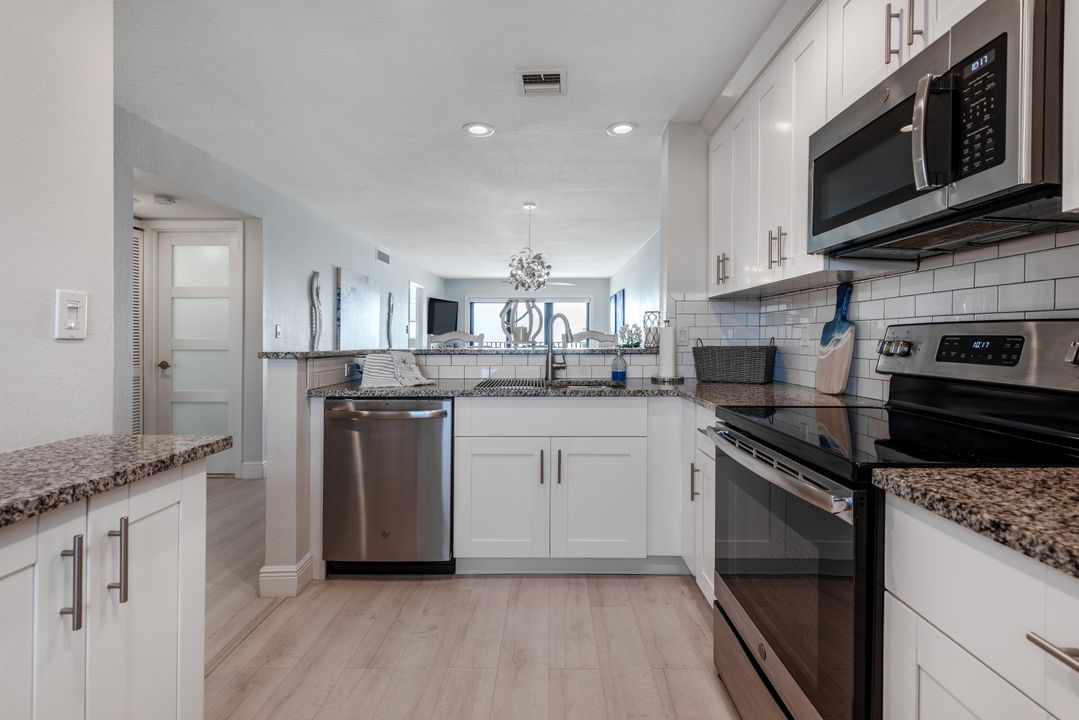 For Sale: $539,900 (2 beds, 2 baths, 1053 Square Feet)