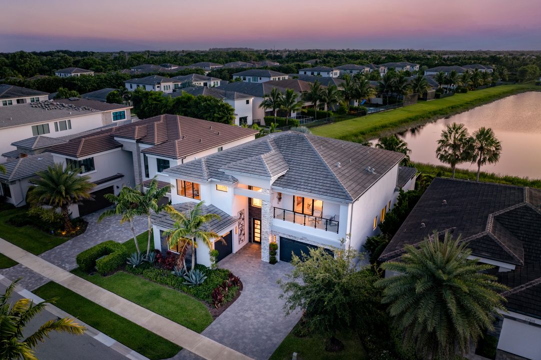 For Sale: $2,850,000 (5 beds, 5 baths, 5005 Square Feet)