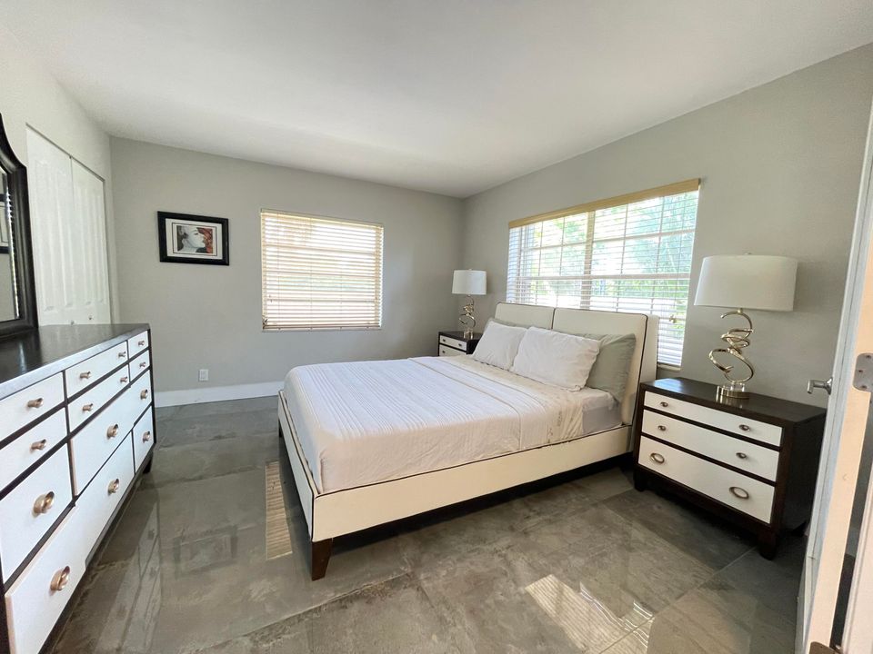 For Sale: $299,000 (2 beds, 2 baths, 1250 Square Feet)