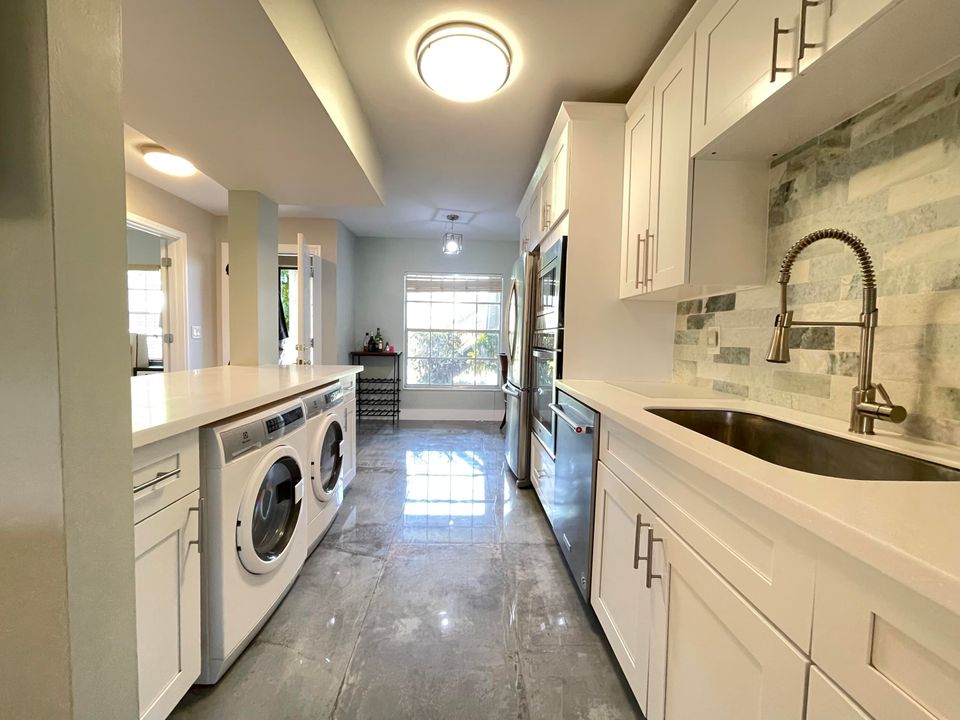 For Sale: $299,000 (2 beds, 2 baths, 1250 Square Feet)