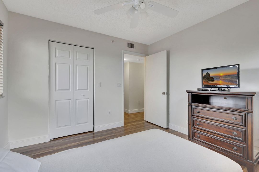 Active With Contract: $325,000 (4 beds, 2 baths, 1401 Square Feet)