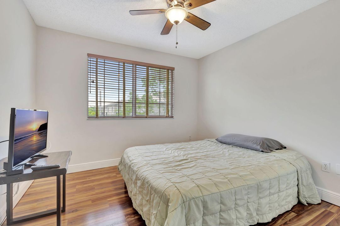 Active With Contract: $325,000 (4 beds, 2 baths, 1401 Square Feet)