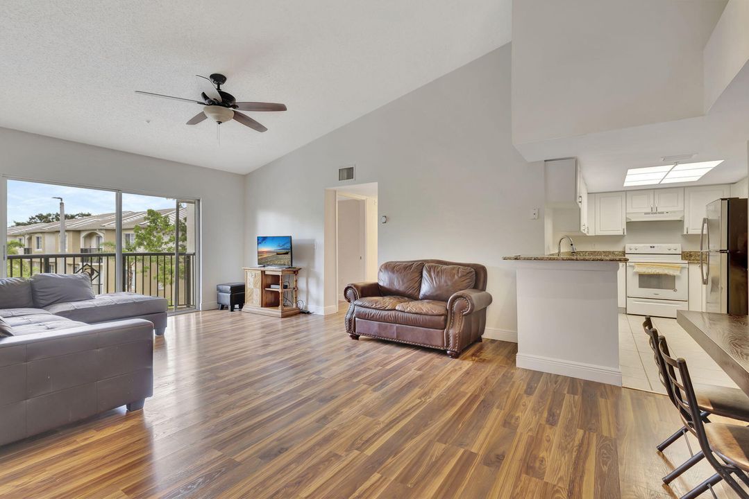 Active With Contract: $325,000 (4 beds, 2 baths, 1401 Square Feet)