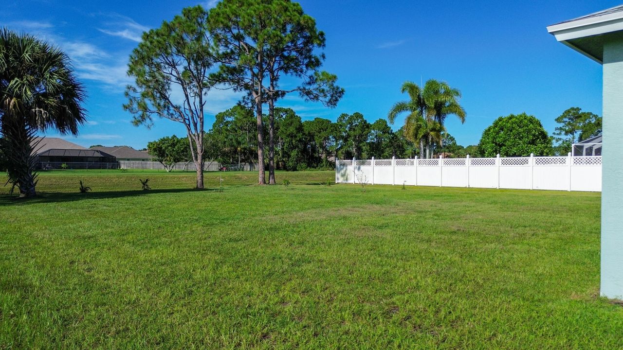 Active With Contract: $460,000 (4 beds, 3 baths, 2078 Square Feet)