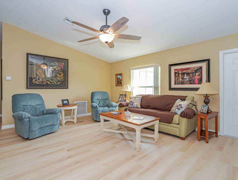 For Sale: $379,900 (3 beds, 2 baths, 1309 Square Feet)