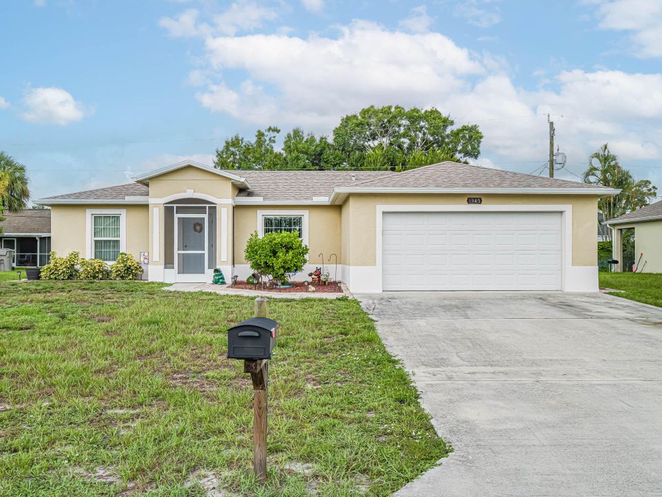 For Sale: $379,900 (3 beds, 2 baths, 1309 Square Feet)