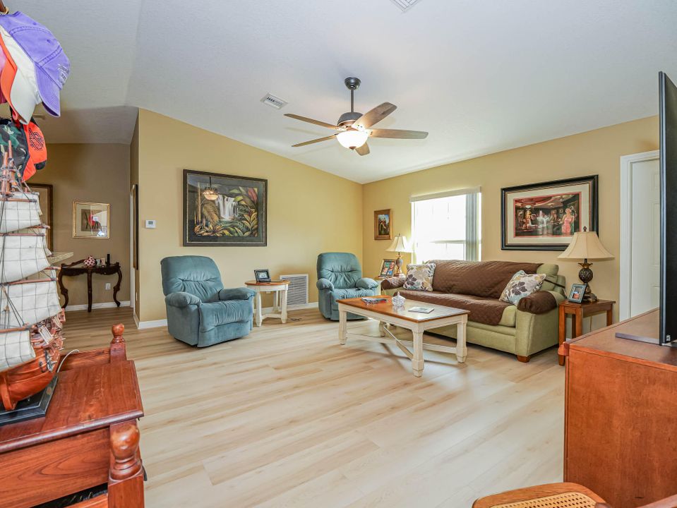 For Sale: $379,900 (3 beds, 2 baths, 1309 Square Feet)