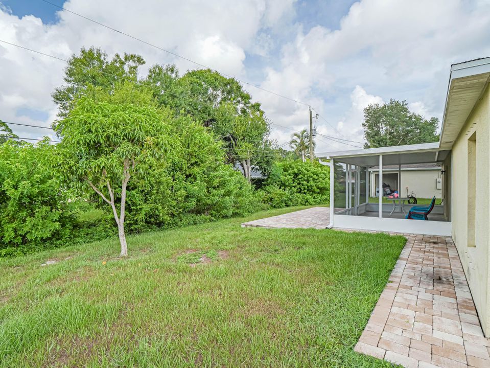 For Sale: $379,900 (3 beds, 2 baths, 1309 Square Feet)