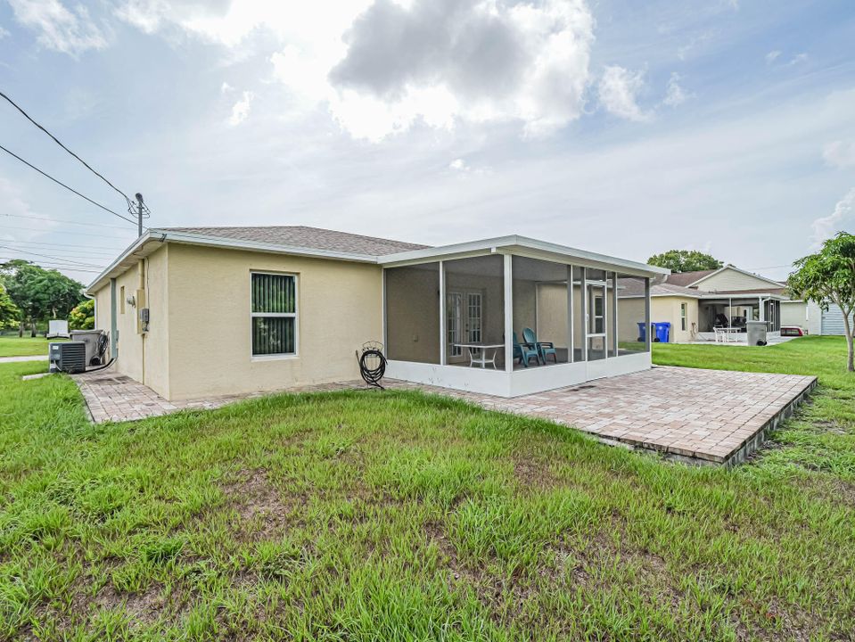 For Sale: $379,900 (3 beds, 2 baths, 1309 Square Feet)