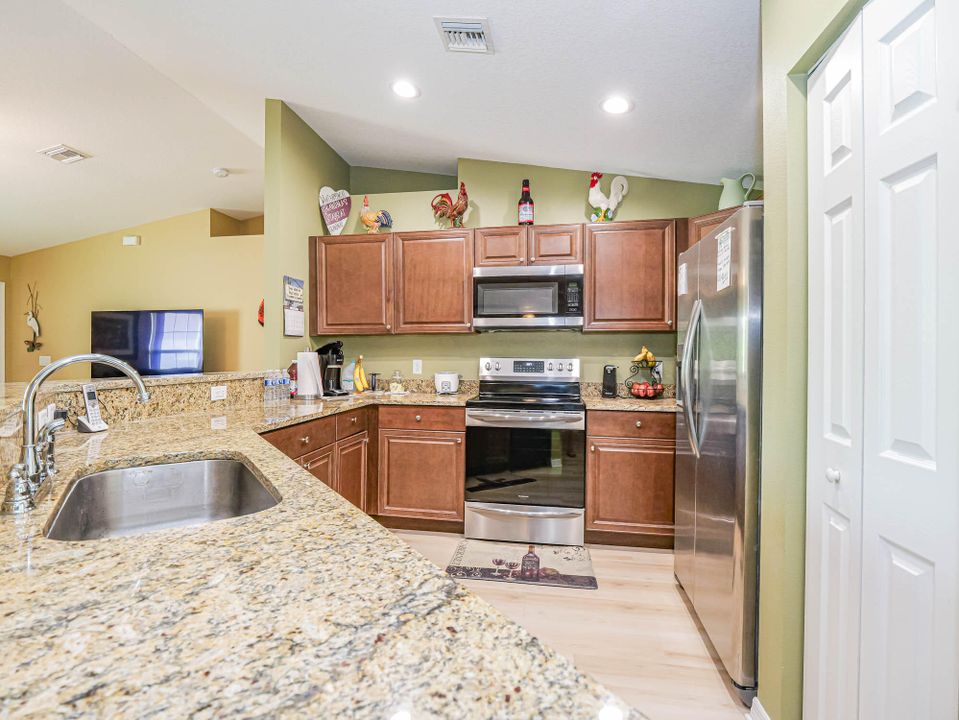 For Sale: $379,900 (3 beds, 2 baths, 1309 Square Feet)