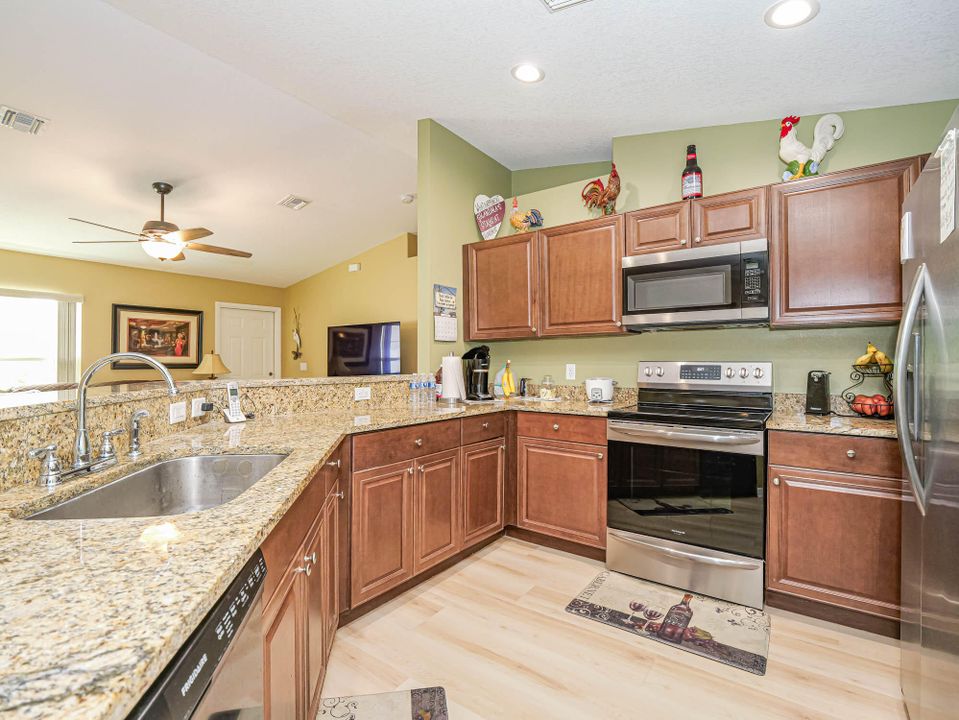 For Sale: $379,900 (3 beds, 2 baths, 1309 Square Feet)