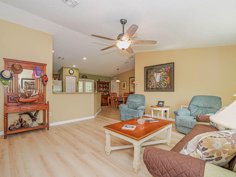 For Sale: $379,900 (3 beds, 2 baths, 1309 Square Feet)