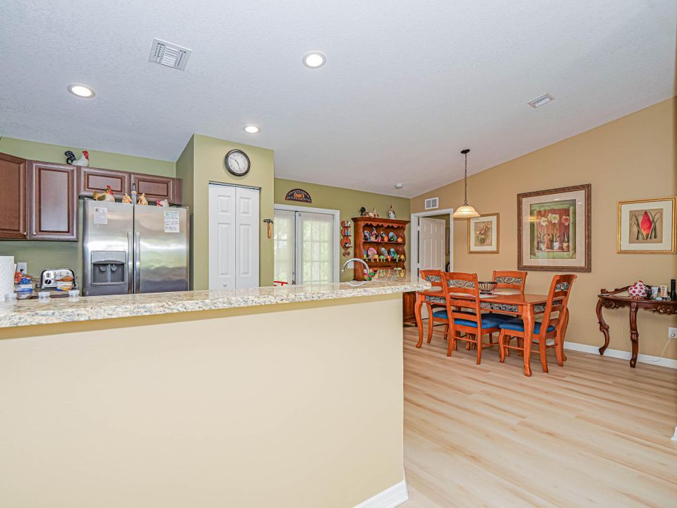 For Sale: $379,900 (3 beds, 2 baths, 1309 Square Feet)