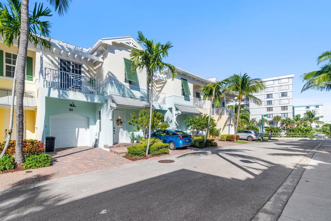 Active With Contract: $5,200 (3 beds, 2 baths, 1793 Square Feet)