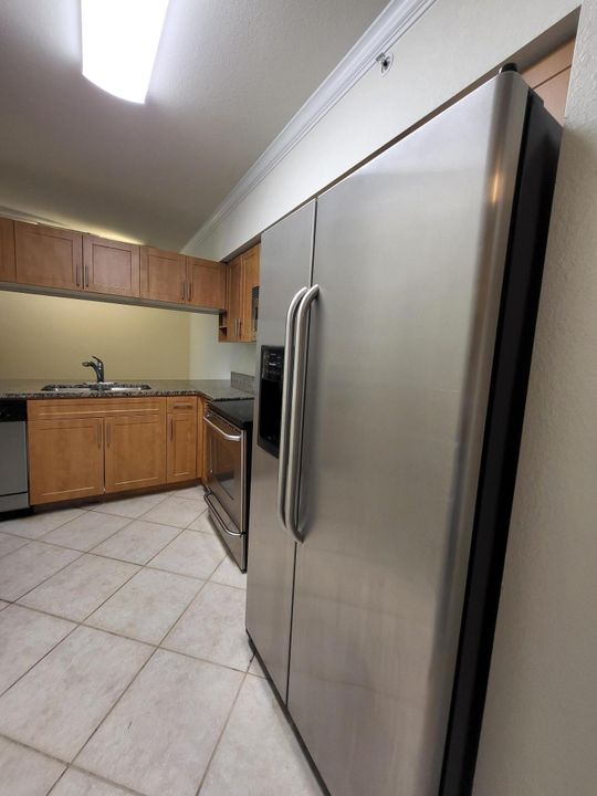 For Rent: $2,200 (2 beds, 2 baths, 1071 Square Feet)