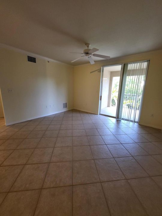 For Rent: $2,200 (2 beds, 2 baths, 1071 Square Feet)