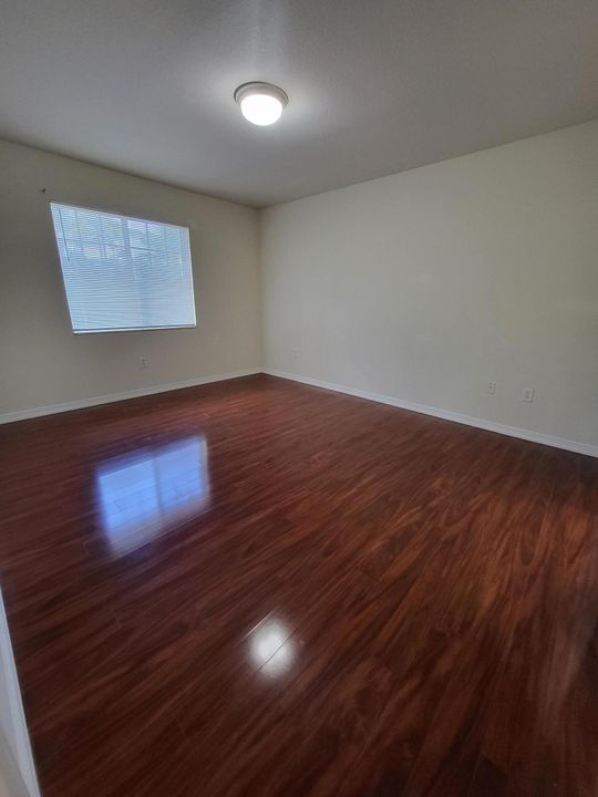 For Rent: $2,200 (2 beds, 2 baths, 1071 Square Feet)