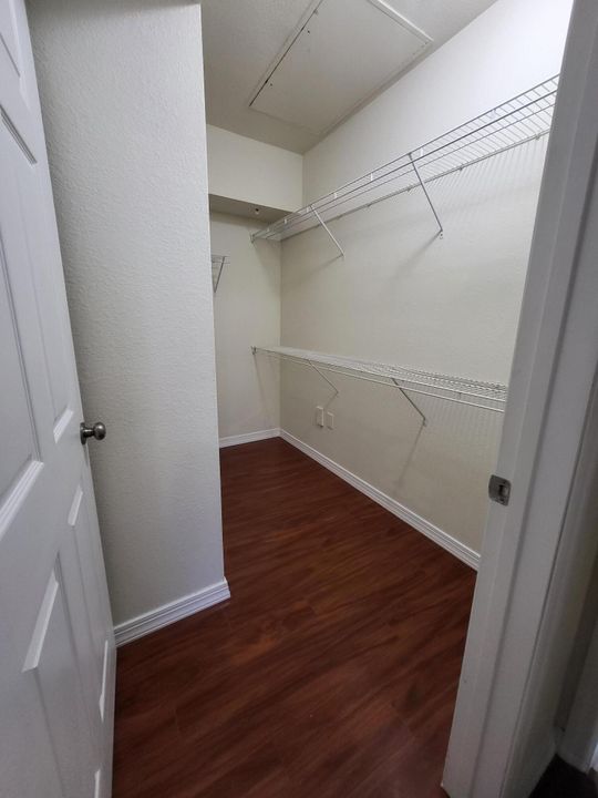 For Rent: $2,200 (2 beds, 2 baths, 1071 Square Feet)