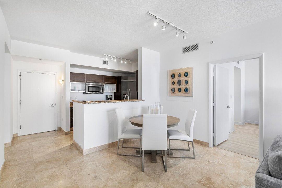 Active With Contract: $5,500 (2 beds, 2 baths, 1285 Square Feet)