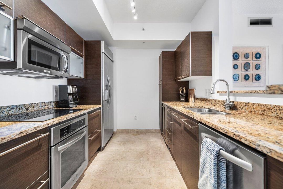 Active With Contract: $5,500 (2 beds, 2 baths, 1285 Square Feet)