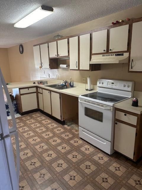 For Sale: $120,000 (1 beds, 1 baths, 840 Square Feet)