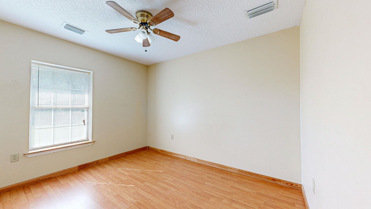 For Sale: $427,500 (3 beds, 2 baths, 2853 Square Feet)