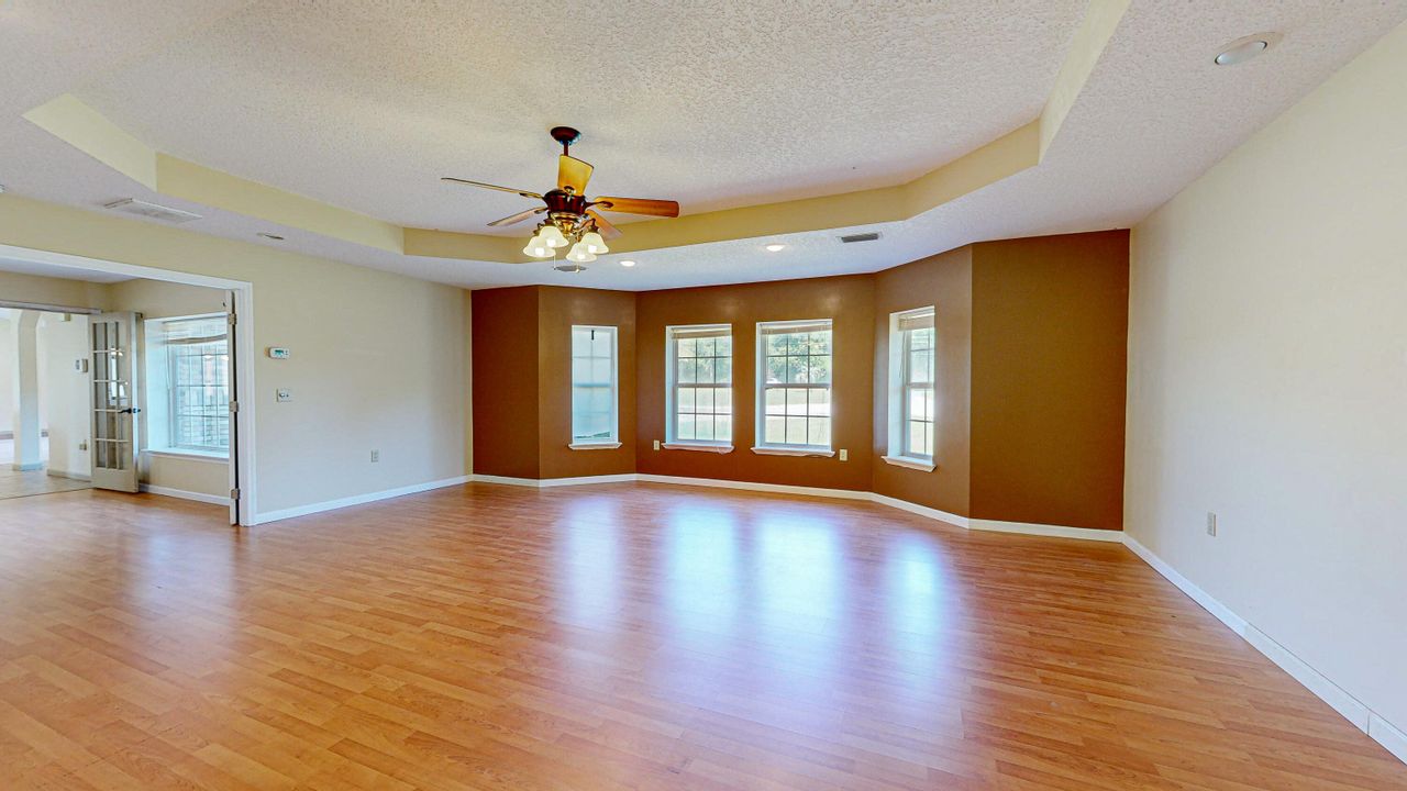 For Sale: $427,500 (3 beds, 2 baths, 2853 Square Feet)