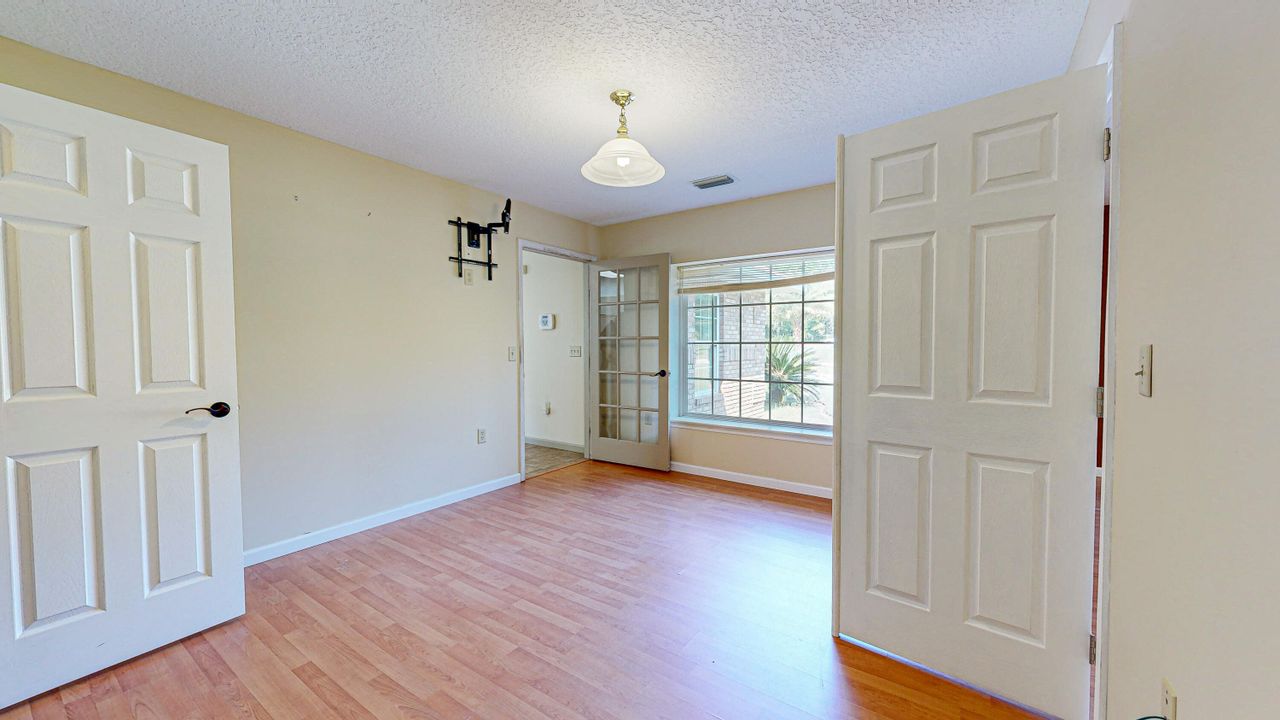 For Sale: $427,500 (3 beds, 2 baths, 2853 Square Feet)