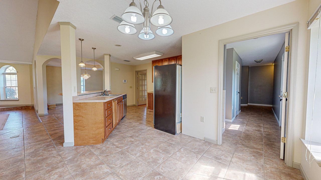 For Sale: $427,500 (3 beds, 2 baths, 2853 Square Feet)